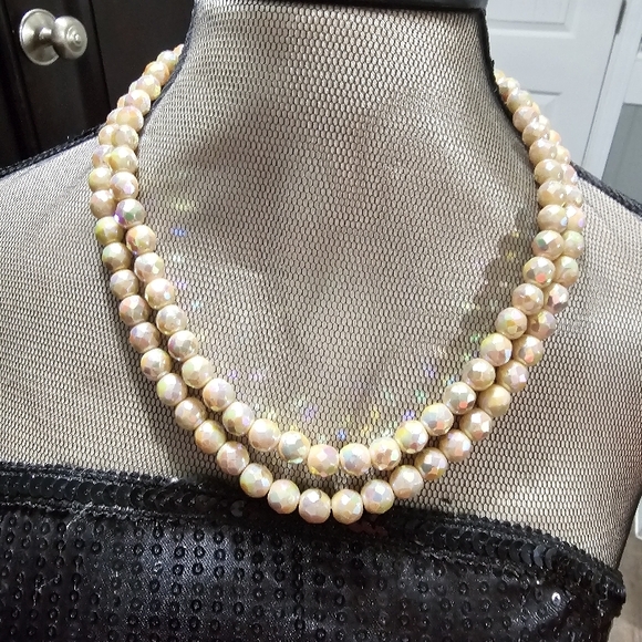 Elegant Pearl Necklace - Gold - Picture 6 of 6